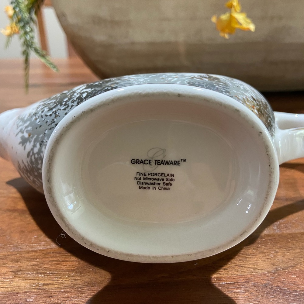 Grace Teaware Christmas Tree
Forest Silver Gold Trim Footed
Gravy Boat - Picture 4 of 6